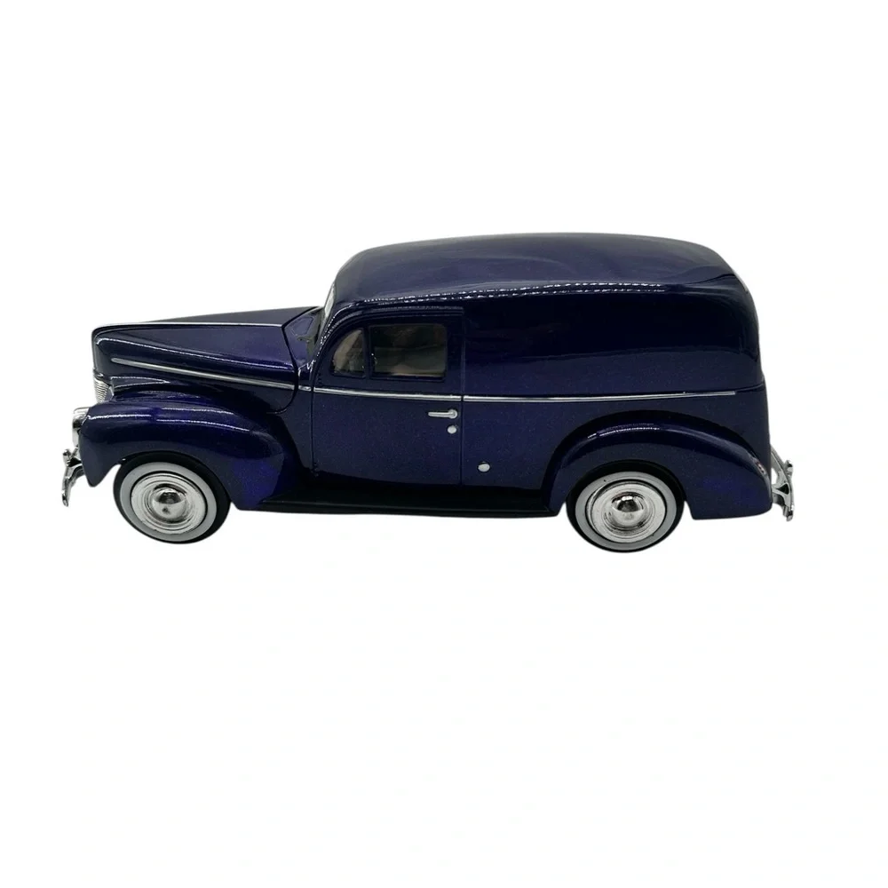 1/24 Motormax 1940 Ford Sedan Delivery Purple Metallic Loose Diecast Car